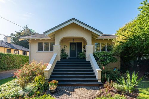 2353 Windsor Rd, Oak Bay, BC, V8S4Y8 | Card Image