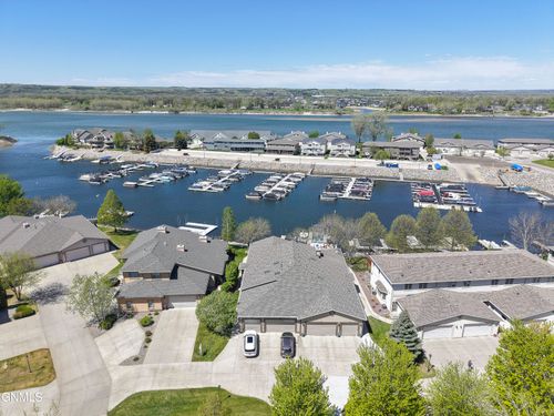 1330 Riverwood Dr, Bismarck, ND, 58504-6244 | Card Image