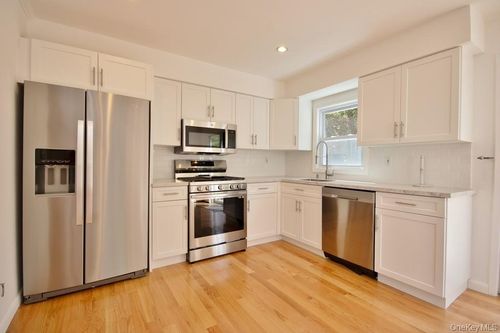 12 Babbitt Ct, Elmsford, NY, 10523-3531 | Card Image