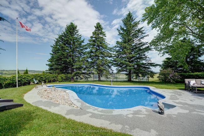 828350 Mulmur Nottawasaga Tline, Home with 6 bedrooms, 1 bathrooms and 18 parking in Mulmur ON | Image 6