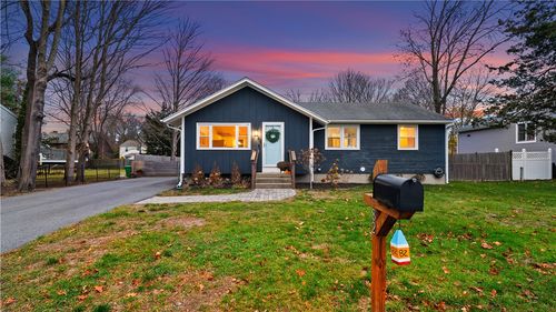 82 Primrose Dr, East Greenwich, RI, 02818-4724 | Card Image