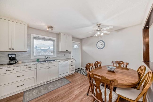 3816 Dover Ridge Drive Se, Home with 3 bedrooms, 1 bathrooms and 2 parking in Calgary AB | Image 7