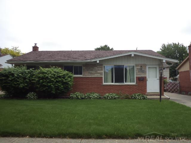 Blossom St, Roseville, MI 48066