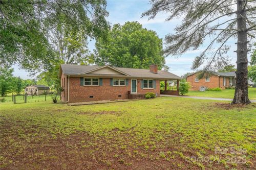 166 Stephanie Dr, Lexington, NC, 27295-7142 | Card Image