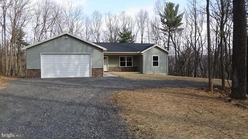 746 Hilltop Rd, MILLERSTOWN, PA, 17062-8715 | Card Image