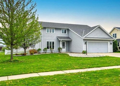 641 Small Farm Road, Mukwonago, WI, 53149 | Card Image