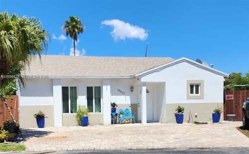 19903 Nw 67th Ct, Hialeah, FL, 33015-2416 | Card Image