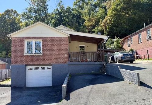 11 Phyllis Dr, Ellenville, NY, 12428-1011 | Card Image