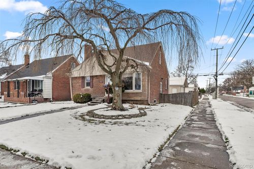 9804 Hubert Ave, Allen Park, MI, 48101-1304 | Card Image