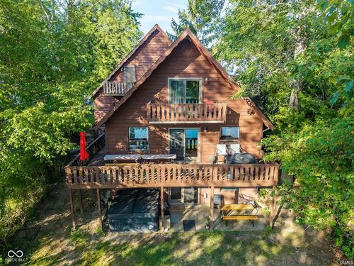 8710 E Susanna Ln, North Webster, IN, 46555-9660 | Card Image