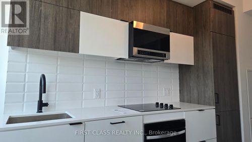 211-8888 Yonge St, Richmond Hill, ON, L4C5V6 | Card Image