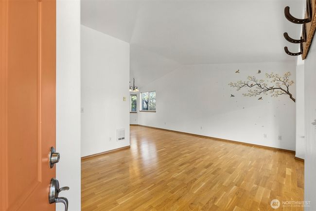 215 James St S, House other with 3 bedrooms, 2 bathrooms and 2 parking in Roy WA | Image 6