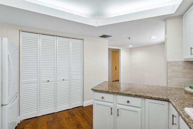 APT-205 - 19800 Sandpointe Bay Dr, Condo with 2 bedrooms, 3 bathrooms and null parking in Tequesta FL | Image 18