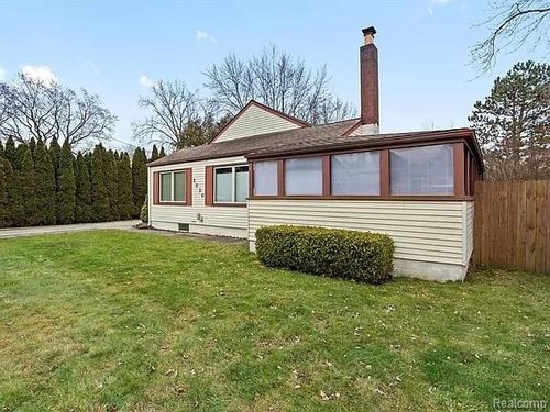 2030 Orpington Dr, TROY, MI, 48083-5671 | Card Image