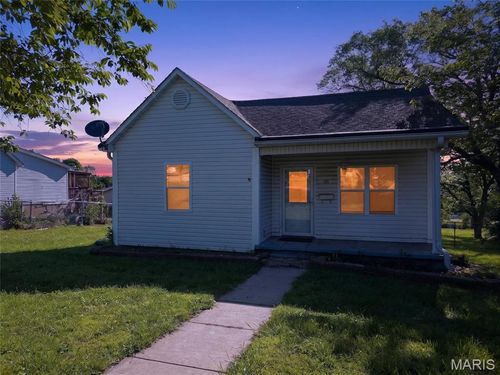 802 Monroe St, Park Hills, MO, 63601-1732 | Card Image