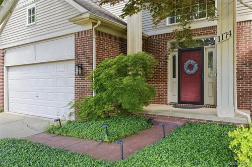 1174 Horseshoe Dr, South Lyon, MI, 48178-5310 | Card Image