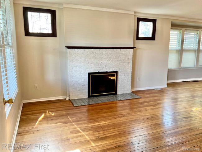 Lower Flat Fireplace | Image 4