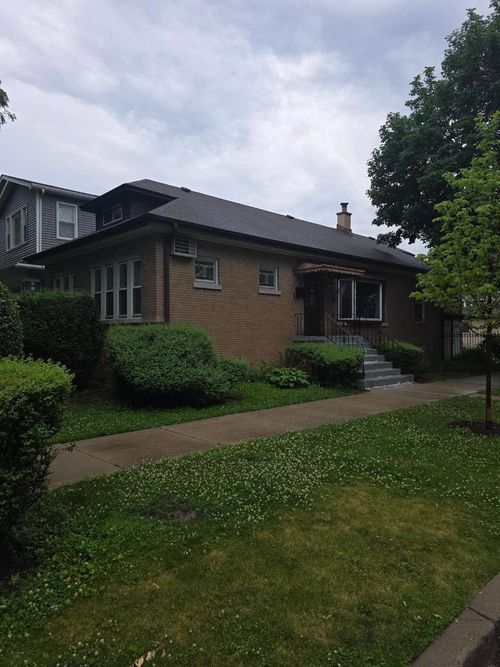 4201 W Ainslie Street, Chicago, IL, 60630 | Card Image