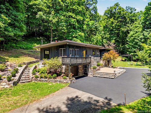 16 Briar Hill Rd, East Fishkill, NY, 12533-5903 | Card Image