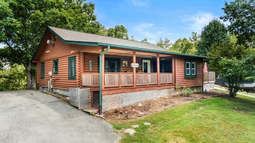 3009 Crestview Ct, Sevierville, TN, 37862-7594 | Card Image