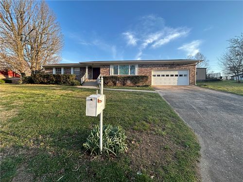 206 Roberta St, Harrison, AR, 72601-6132 | Card Image