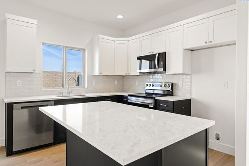 7480 Grapevine Ct, West Richland, WA, 99353-5585 | Card Image