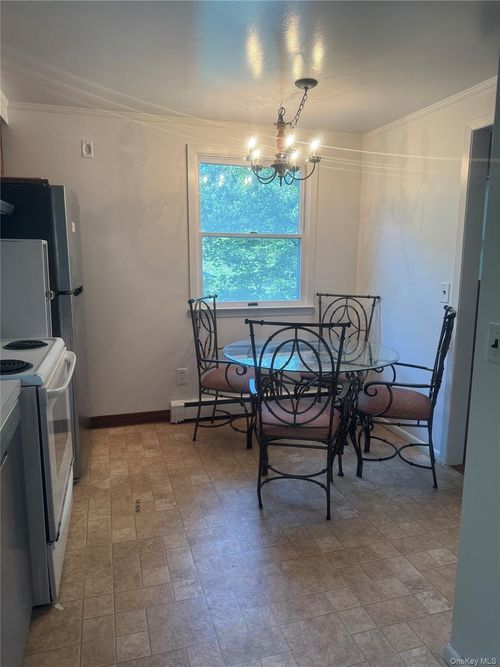 7 Dickinson Ave, E Northport, NY, 11731-1129 | Card Image
