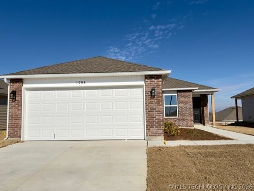 1008 W Lawton Rd, Claremore, OK, 74019-3794 | Card Image