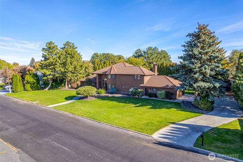 810 D St Sw, Ephrata, WA, 98823-2035 | Card Image