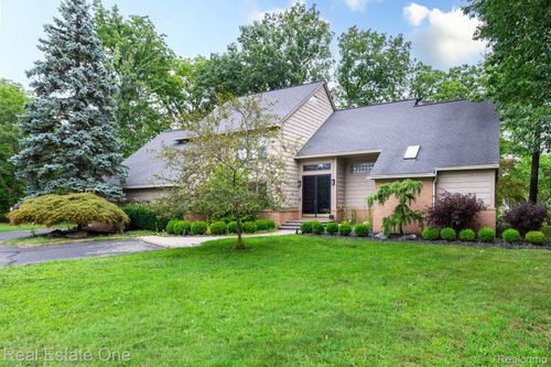 3738 Cherrywood Ct, Rochester Hills, MI, 48309-1007 | Card Image