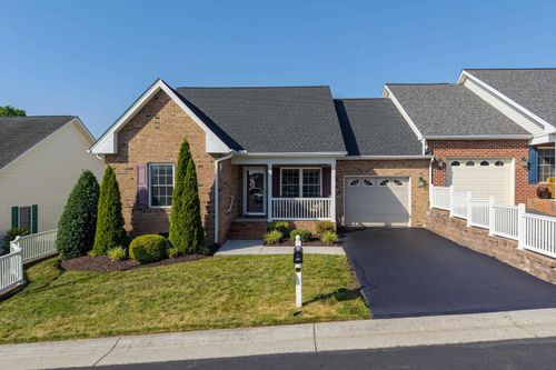 513 Hickory Grove Cir, Harrisonburg, VA, 22801-7616 | Card Image