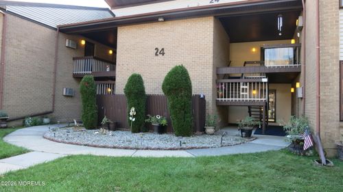 24 Meadow Green Cir, Manalapan, NJ, 07726-2049 | Card Image