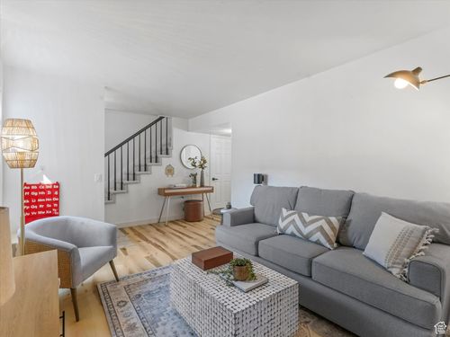 93 E 820 S, Centerville, UT, 84014-2208 | Card Image