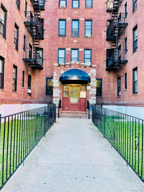 910 Dinsmore Ave, Far Rockaway, NY, 11691-4748 | Card Image