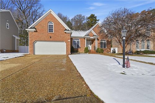 111 Lance Way, Yorktown, VA, 23693-2643 | Card Image