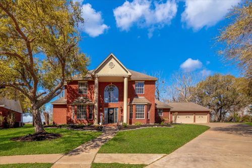 210 River Oaks Dr, Lake Jackson, TX, 77566-3760 | Card Image