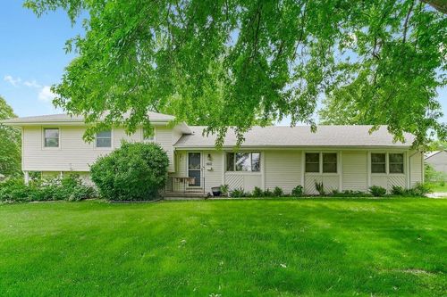 15794 151st St, Bonner Springs, KS, 66012-7218 | Card Image