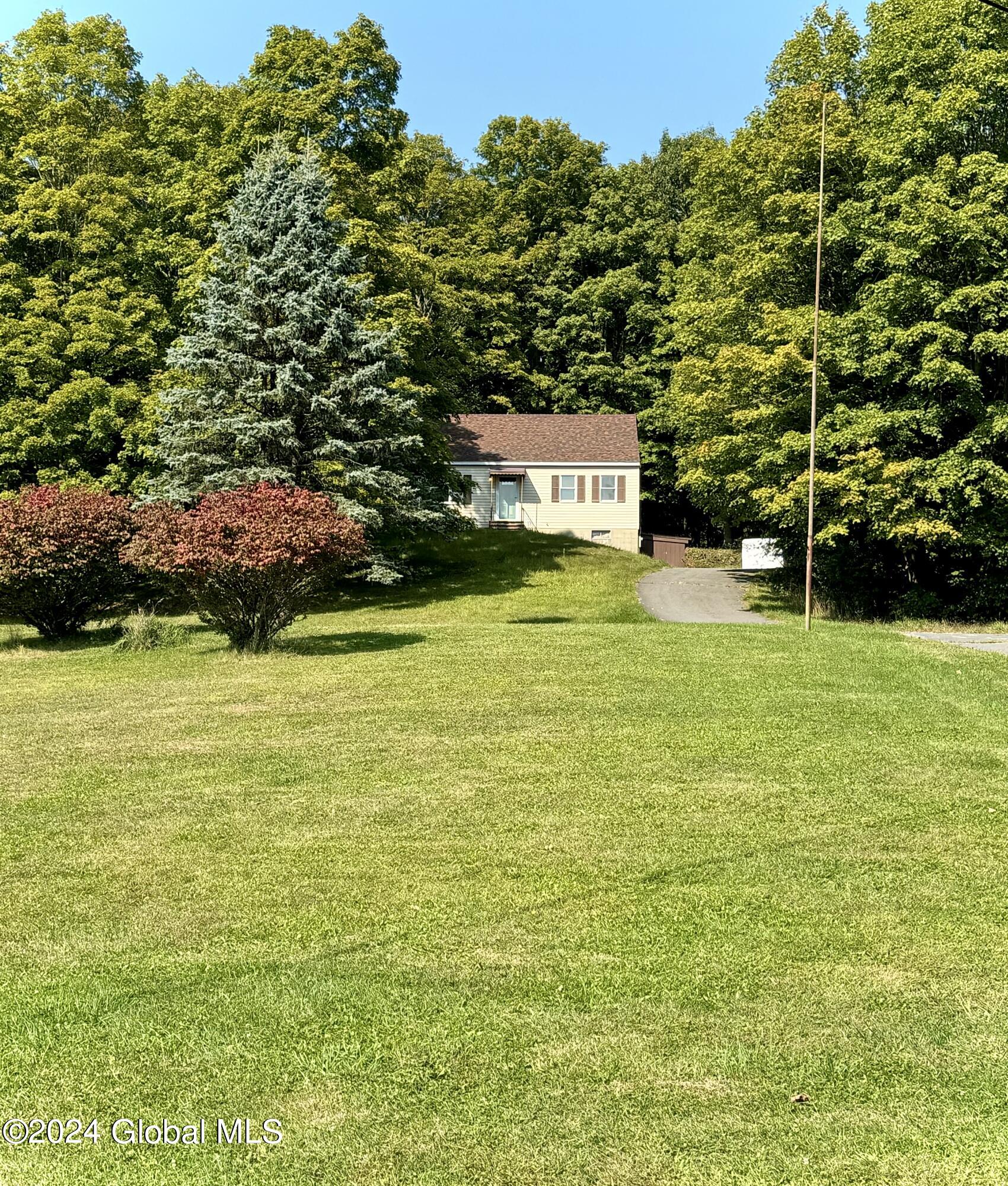 Bald Mountain Rd, Troy, NY 12180
