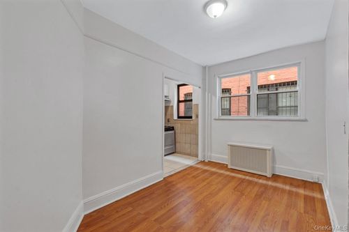 3438 34th St, Astoria, NY, 11106-1236 | Card Image