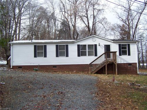 185 1st Ct, Reidsville, NC, 27320-7572 | Card Image