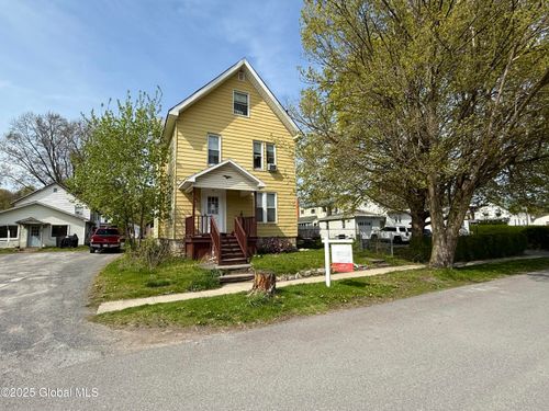 29 Park St, Fonda, NY, 12068-4831 | Card Image