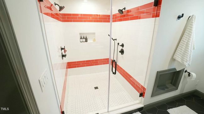 Upstairs Primary Bathroom | Image 34