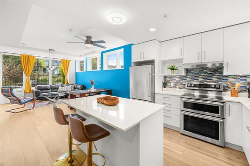 th5-2137 Chesterfield Ave, North Vancouver, BC, V7M2P7 | Card Image