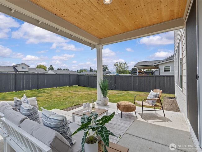 fully fenced yard | Image 30