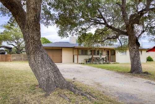 117 Hilltop Dr, Kerrville, TX, 78028-7070 | Card Image