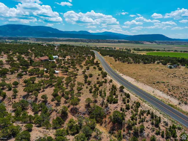 Overview of rural landscape with a mountainous background | Image 46