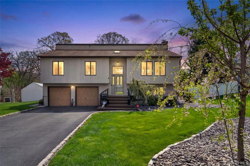 3 Arlington Dr, Monroe, NY, 10950-2201 | Card Image
