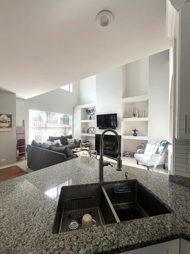 615 W St Johns Pl, Townhouse with 3 bedrooms, 3 bathrooms and 2 parking in ADDISON IL | Image 4
