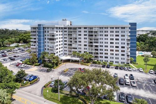 4200 Hillcrest Dr, Hollywood, FL, 33021-7977 | Card Image