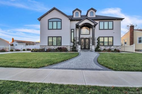 858 Prescott St, Valley Stream, NY, 11580-1236 | Card Image